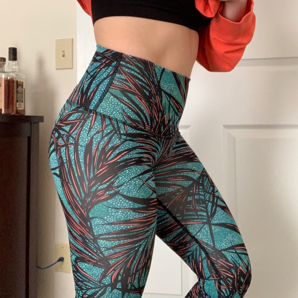 Lululemon wunder under high rise palm print pants